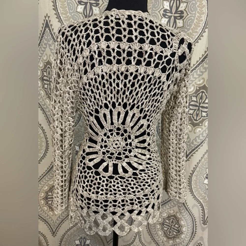 Boston Proper Asymmetric Beige Crochet Lace Top Size Small - Picture 4 of 5